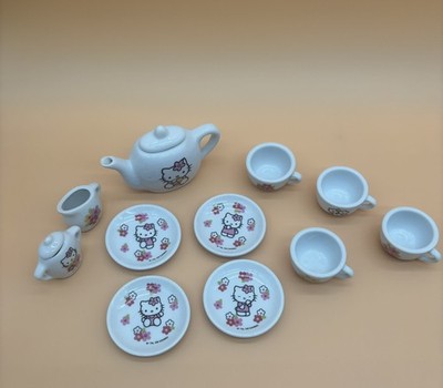 Sanrio Hello Kitty 13-teiliges Miniatur Porzellan Teeservice Smoby Toys