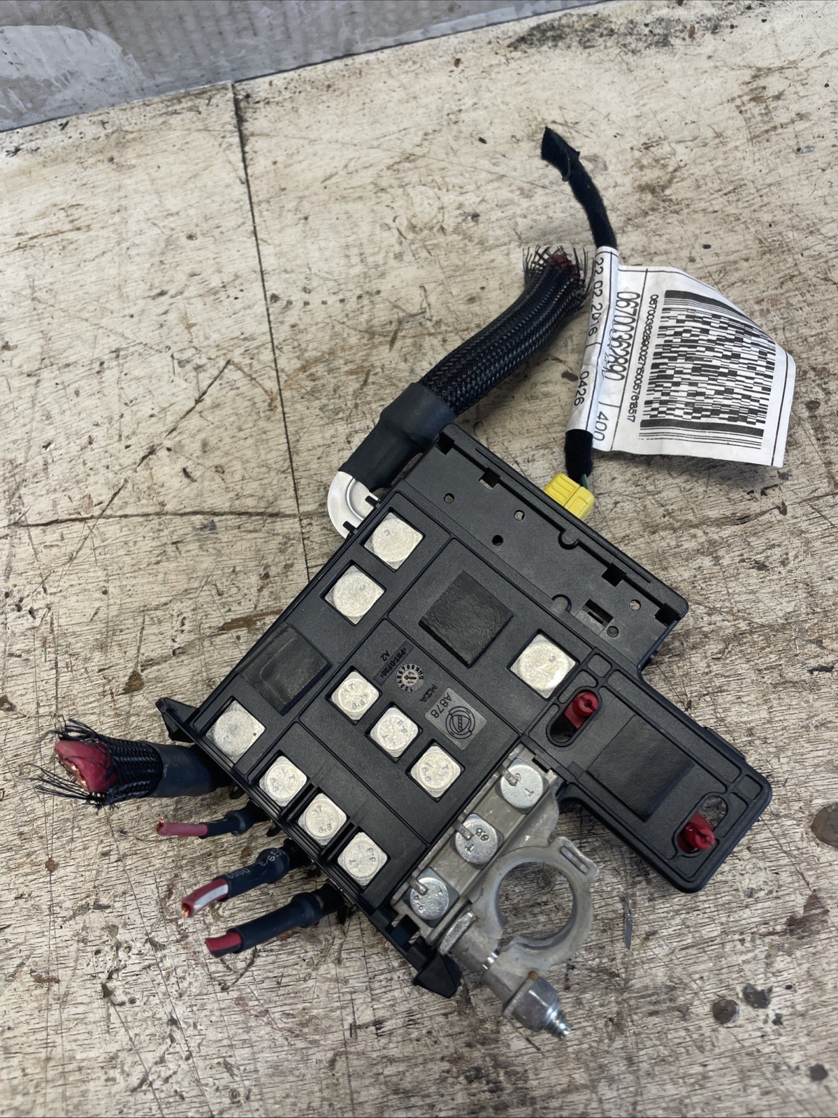 Maserati Ghibli 2014-2021 Battery terminal P/N 670008650
