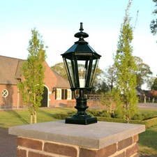 Sockelleuchte Alt-L&uuml;ttich klein &ndash; Nostalgische Gartenlaterne in Gr&uuml;n, H.62cm