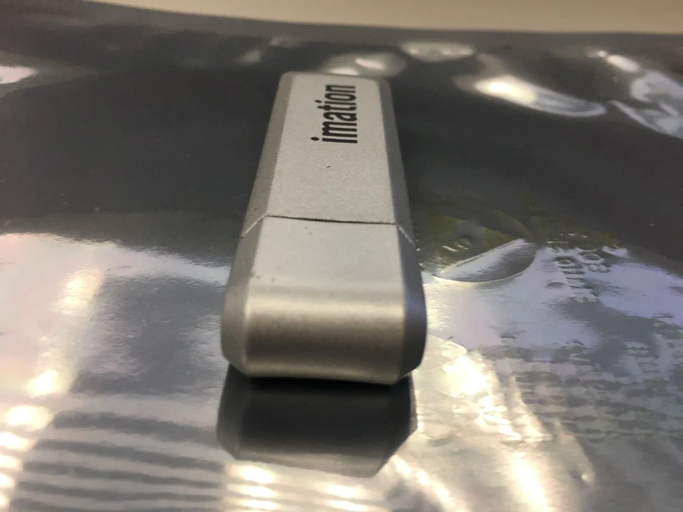 Imation Ironkey Defender F150 32GB USB Flash Drive military-grade encryption - Image 4 of 4