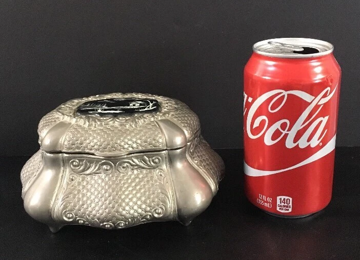 Vintage Chinês Metal 6-3/4” Caixa Dobradiça Preto e Branco Porcelana Inrustada Tampo de Azulejo - Imagem 2 de 4