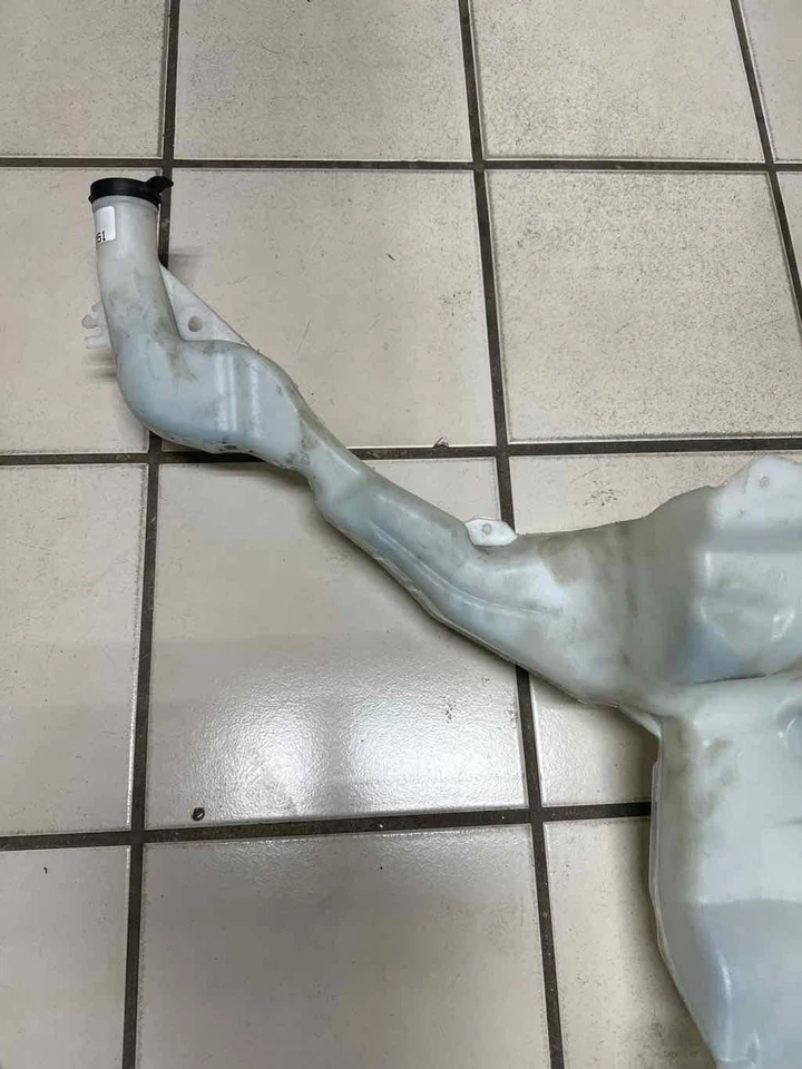 Chevrolet Equinox washer bottle 2018 to 2023 tank reservoir assy OEM 84265495 - Image 3 of 4