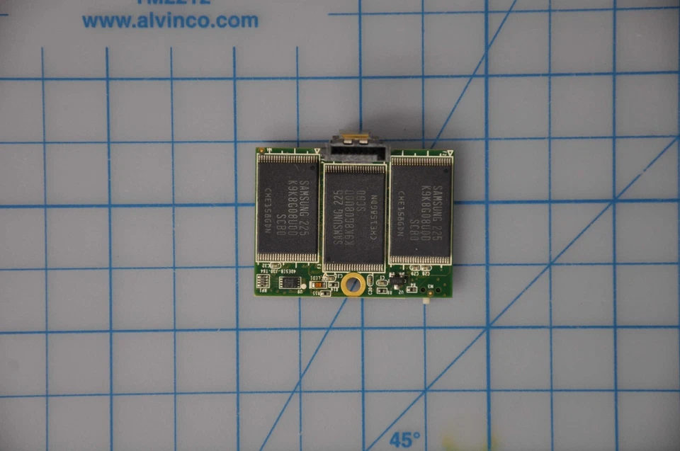 INNODISK D150Q Series 4GB SLC SATA 3Gbps Internal SSD Grade B DESIB-04GJ30AC2QS - Image 2 of 2