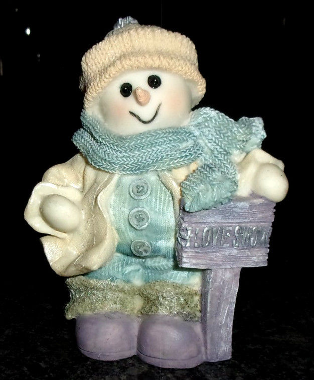 SNOWGIRL IN STYLE- BUNDLED UP DETAILS - I LOVE SNOW- CERAMIC - 5.5 INCHES -