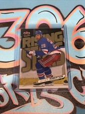 Matthew Robertson 135/199 Gold Rising Stars 2025-26 Fleer Ultra Hockey (GH1)