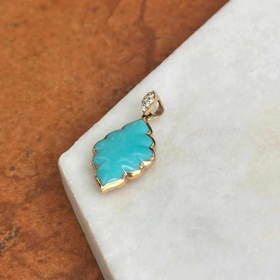 Colgante Kabana Oro Amarillo 14KT Forma Única Turquesa y Diamante Redondo Foto 3 de 4