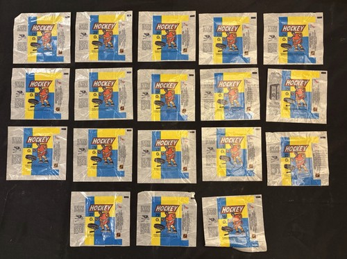Lot of (33) 1983 O-Pee-Chee Hockey Wax Pack Wrappers (18 and 15) - Bild 1 von 3