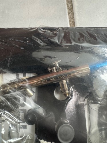 Badger 150-7 Professional Dual Action Mix Airbrush Set (3 Heads) - Picture 2 of 3