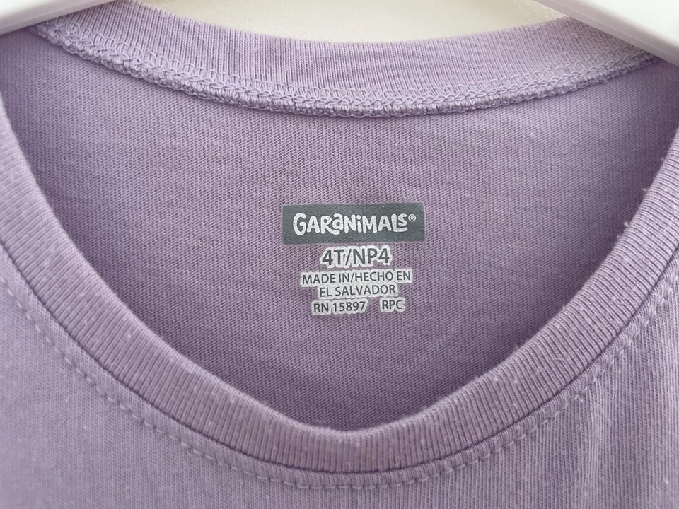 Camisa de manga larga de algodón brillante Garanimals para niñas pequeñas All Is púrpura claro 4T Foto 2 de 4