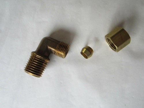 PARKER 169C-4-4 1/4" BRASS COMPRESSION ELBOW 90 DEGREE W/NUT&SLEEVE   LOT OF 6 - Picture 3 of 6
