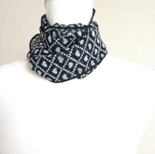 Black White Geometric Hearts Narrow Infinity Scarf Circle Loop