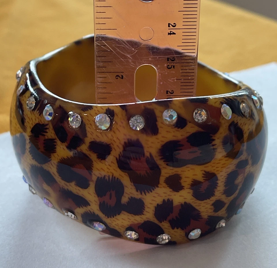 Brazalete grueso estampado animal con joyas 2 1/2” apertura 1”-2,6” ancho forma única Foto 4 de 4