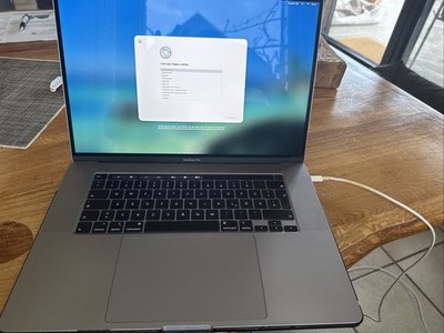 Apple MacBook Pro Retina TouchBar 16  8-Core i9 2,3 Ghz 1 TB SSD 16 GB mit OVP
