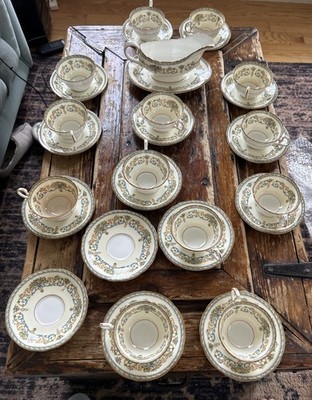 30pc Lot Of AYNSLEY HENLEY 7779 FINE BONE CHINA 13 TEACUPS 15 SAUCERS Gravy Boat