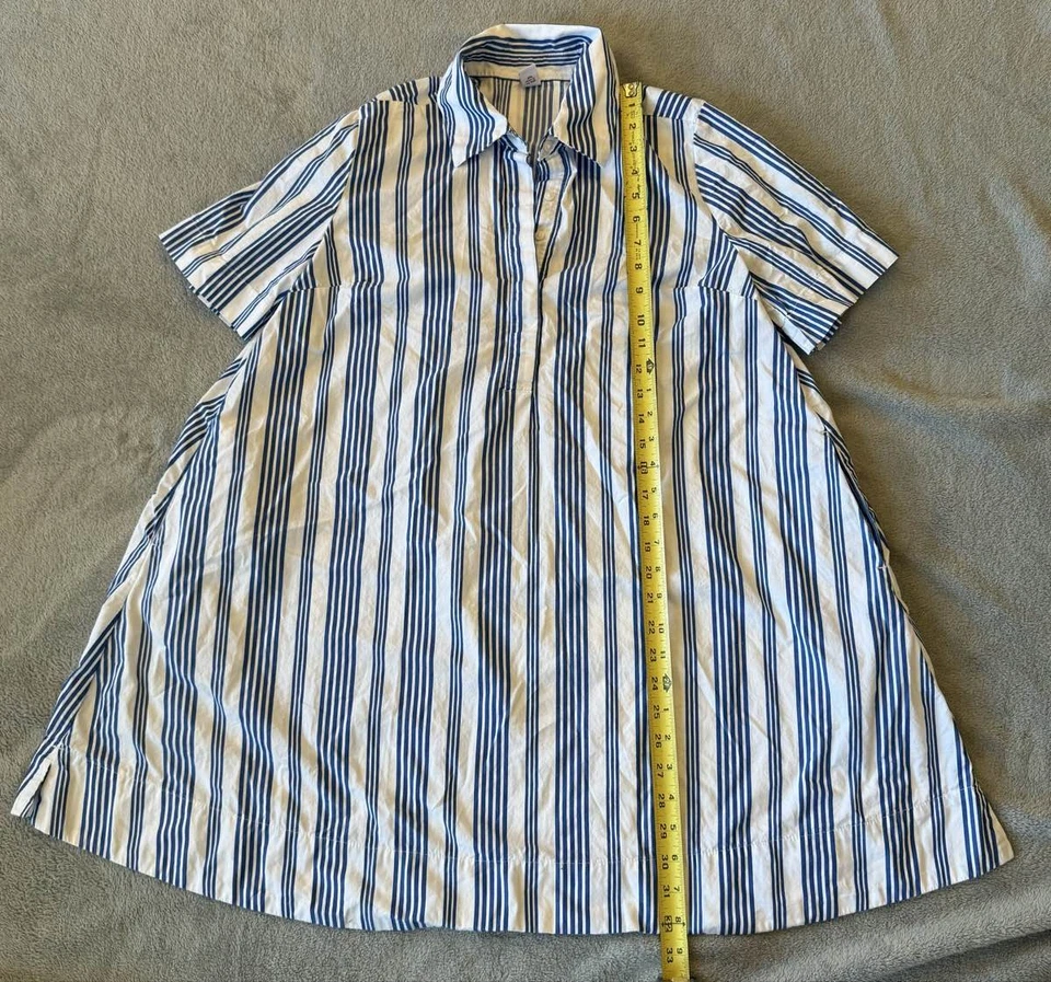Vestido túnica manga corta con cuello a rayas abotonado azul blanco Foto 2 de 4