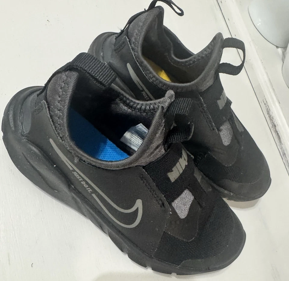 Nike Flex Runner 2 Niños Talla 13c Fácil de Pull On Zapatos para Correr Negros Foto 2 de 4