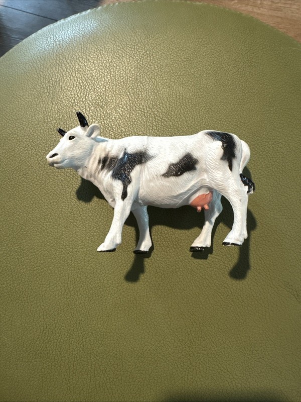 VINTAGE, 4-1/2" X 3 1/2" HARD PLASTIC DAIRY COW/BULL FARM ANIMAL