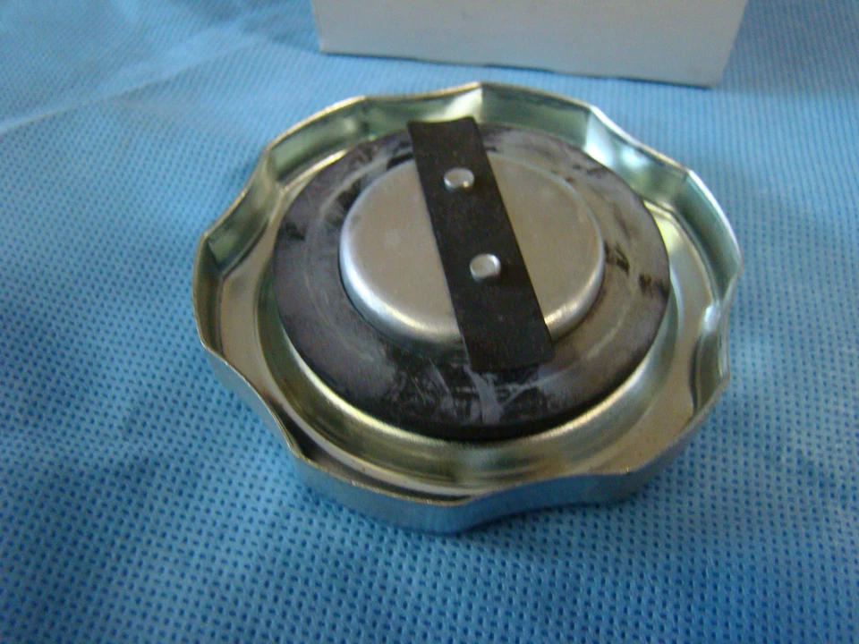 Tapa de llenado de aceite Mitsubishi Montero 3000GT Eclipse Van Mighty Max 91 92 93 94 - 09 Foto 4 de 4