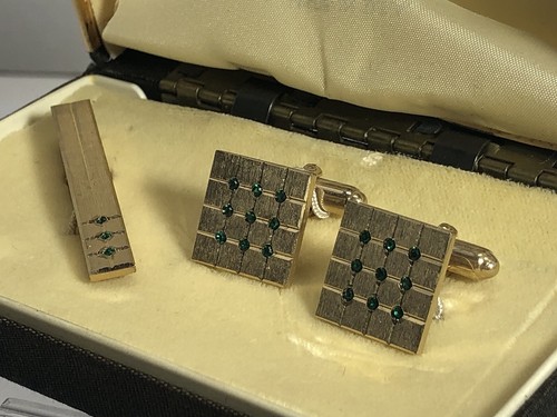 Vintage Anson Gold Toned Square Cufflinks and Tie Clip with Green Rhinestones - Picture 13 of 15