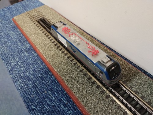 Kato N Gauge US Amtrak Diesel Electric locomotive. - Picture 3 of 6