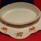 RARE CHINESE 1850-1899 FAMILLE ROSE PEACHES FOOTED OVAL PEDESTAL DISH QING 7 1/2 — photo 9