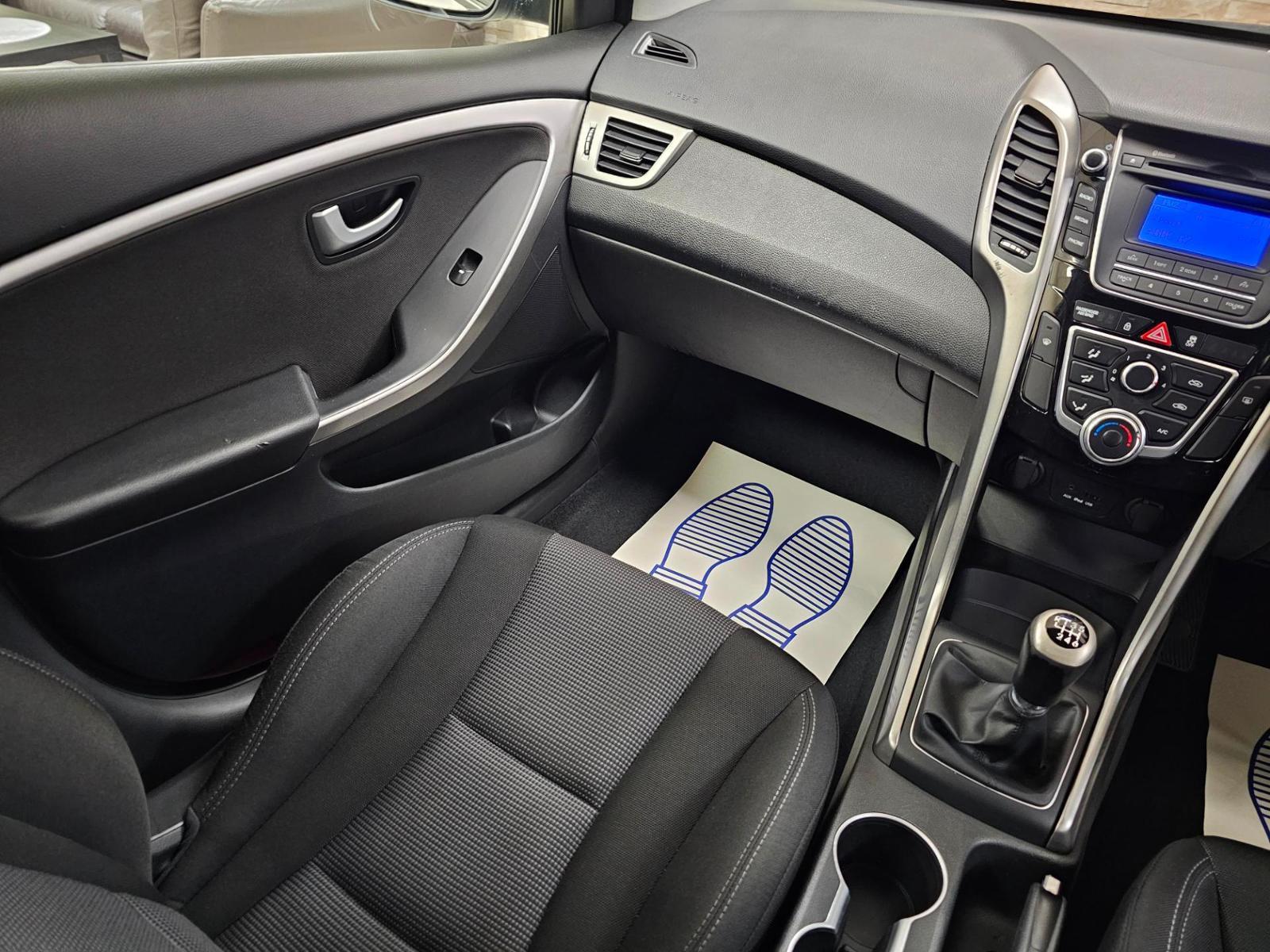 Hyundai I30 1.6 CRDi Blue Drive Active White £0 Tax DIESEL WARRANTY 12