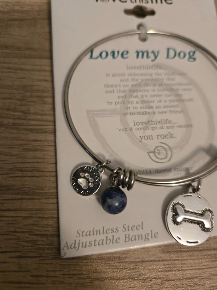 PULSERA LOVE THIS LIFE (I LOVE MY DOG) PULSERA CON DIJE, PLATEADA nueva con etiquetas $50 Foto 2 de 4