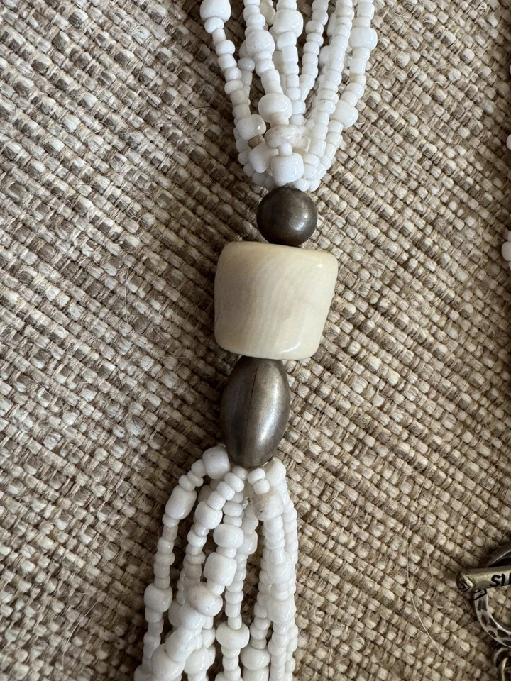 Collar distintivo Silpada de múltiples hebras con cuentas de vidrio blanco y esterlina 33" Foto 2 de 4