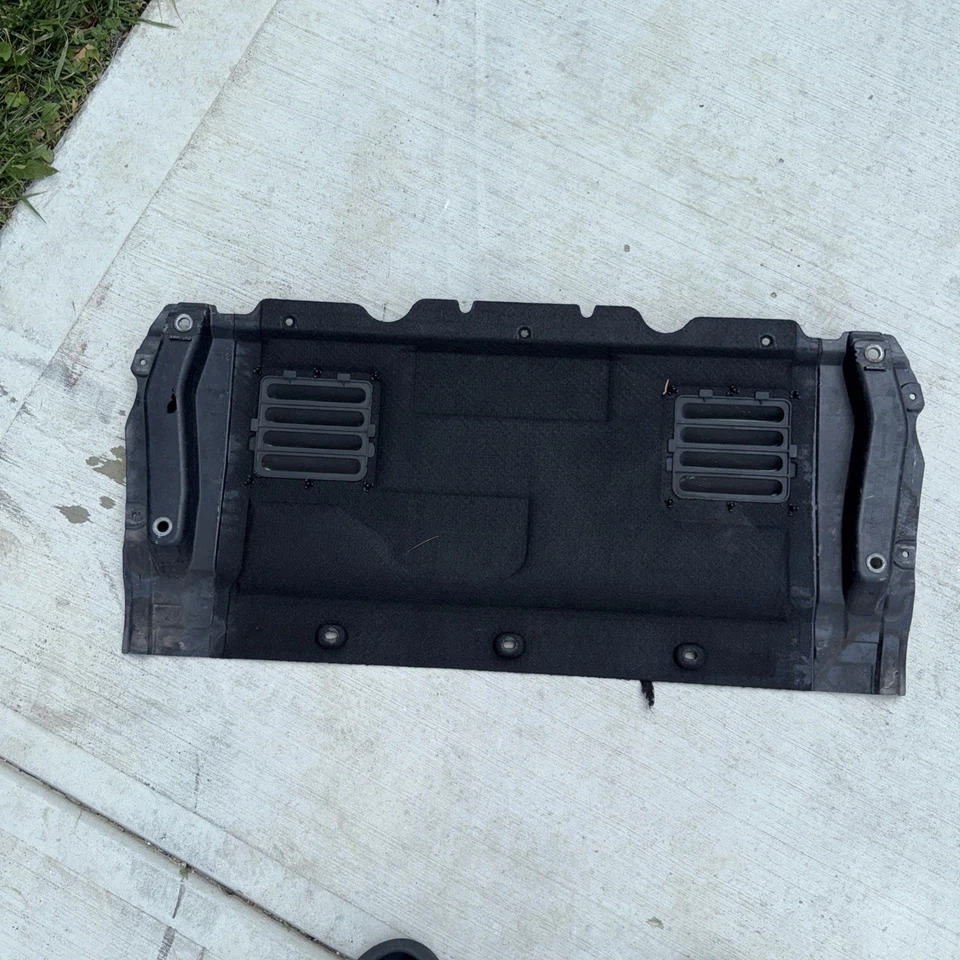 AUDI RS7 2014-2018 DELANTERO DEBAJO DE LA CARROCERÍA DEL MOTOR PROTECTOR CONTRA SALPICADURAS MOLDURA PANEL DE CUBIERTA Foto 2 de 3