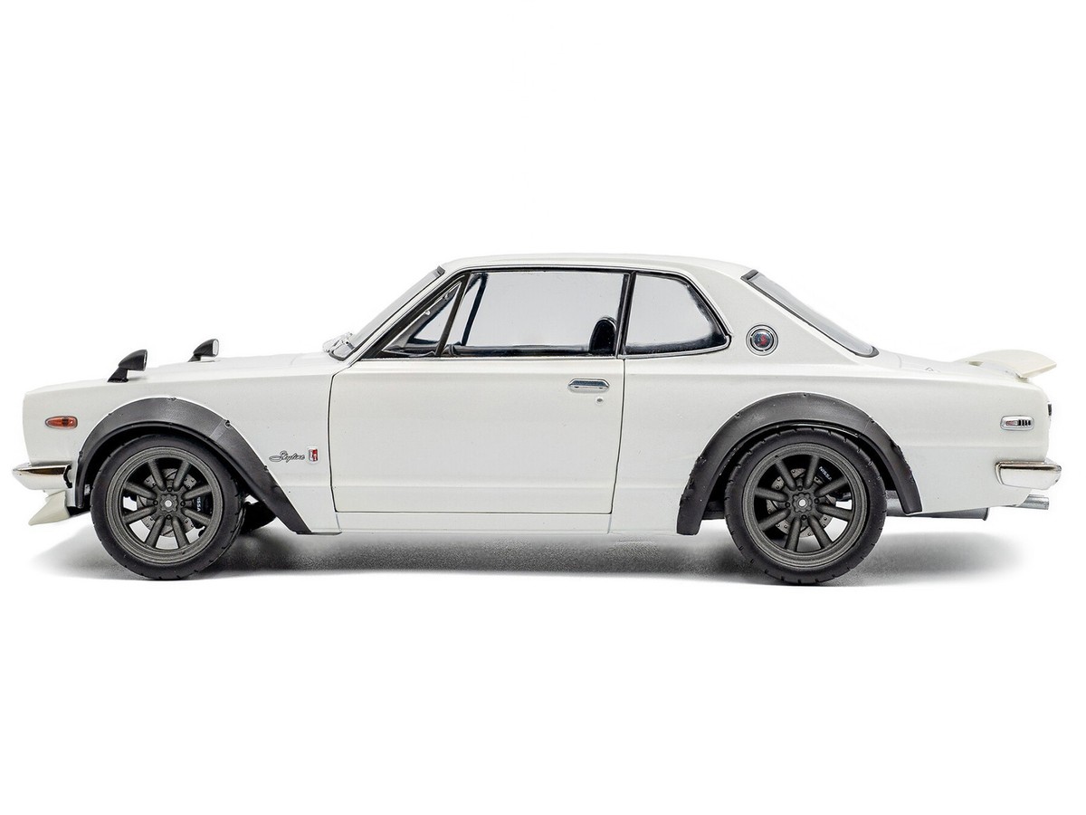 1970 NISSAN SKYLINE (C10) HAKOSUKA RHD WHITE 1/18 DIECAST CAR BY