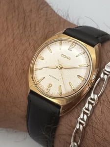 Authentic Vintage DOXA Automatic 35mm Swiss Made 20 Micron Gold Plated Cushion 17 Jewels