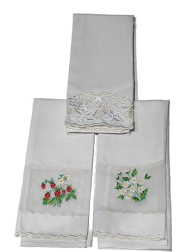 Set of 3 Vintage Hand Embroidered  Hankies Handke… - image 2