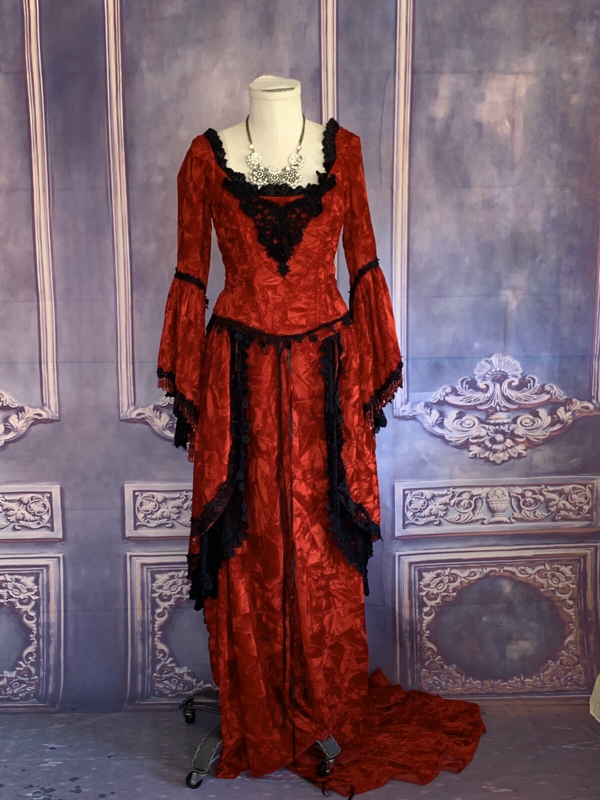 3 Piece Custom Red Velvet Renaissance Gown Dress SMAL… Gem