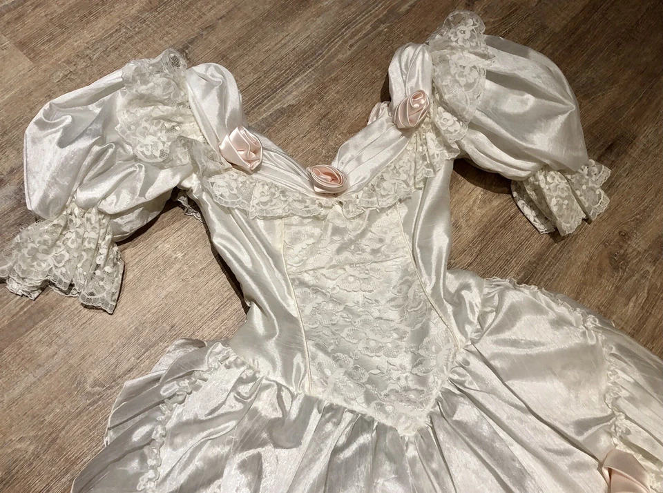 Luxus Designer Sissi Seiden Brautkleid CUPID Schleppe + Rosenblüten * Made in UK - Bild 3 von 4