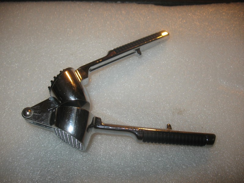 Pedrini Garlic Press Self Cleaning Black & Satin Heavy Duty Steel Made in Italy