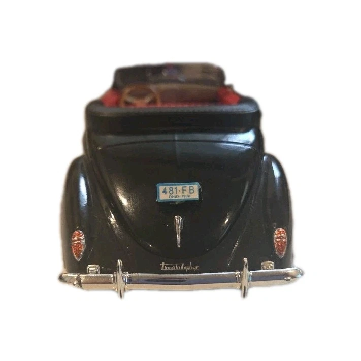 1939 Lincoln Zephyr Convertible Signature 1:32 Black Exterior Red Interior... - Image 4 of 4