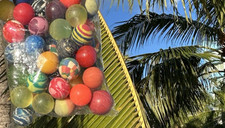 LOT OF VINTAGE BOUNCY BALLS