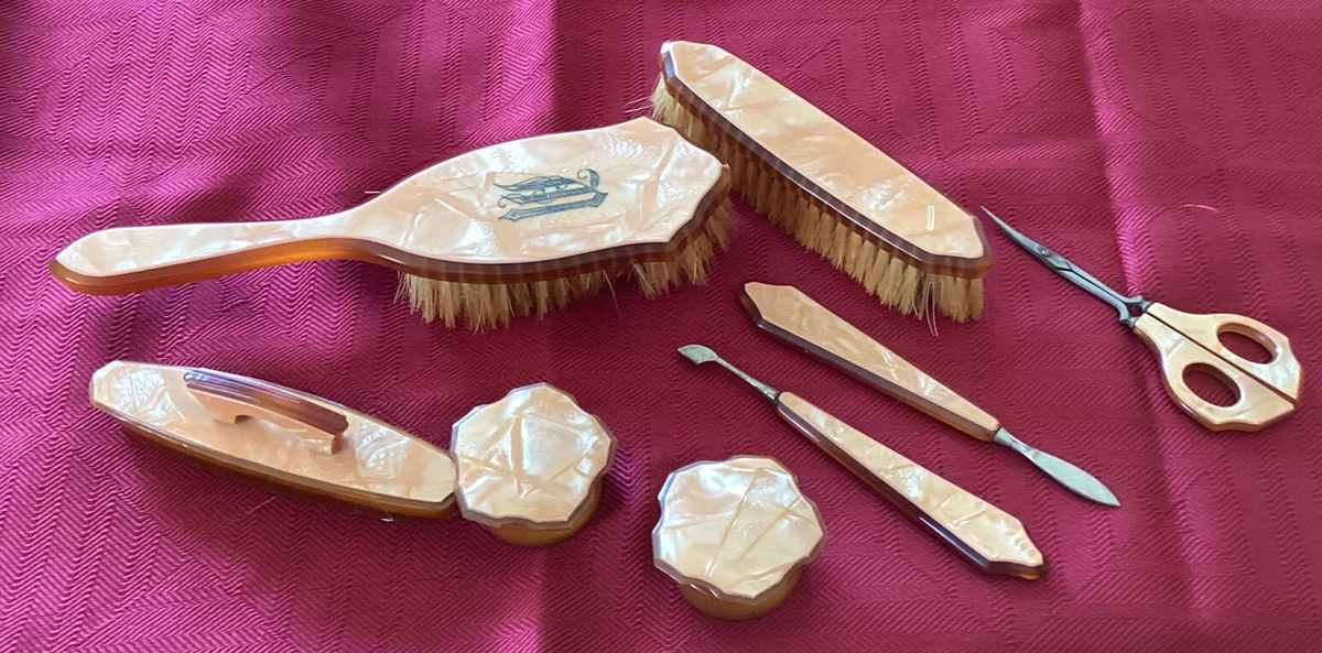 Bakelite shop dresser set