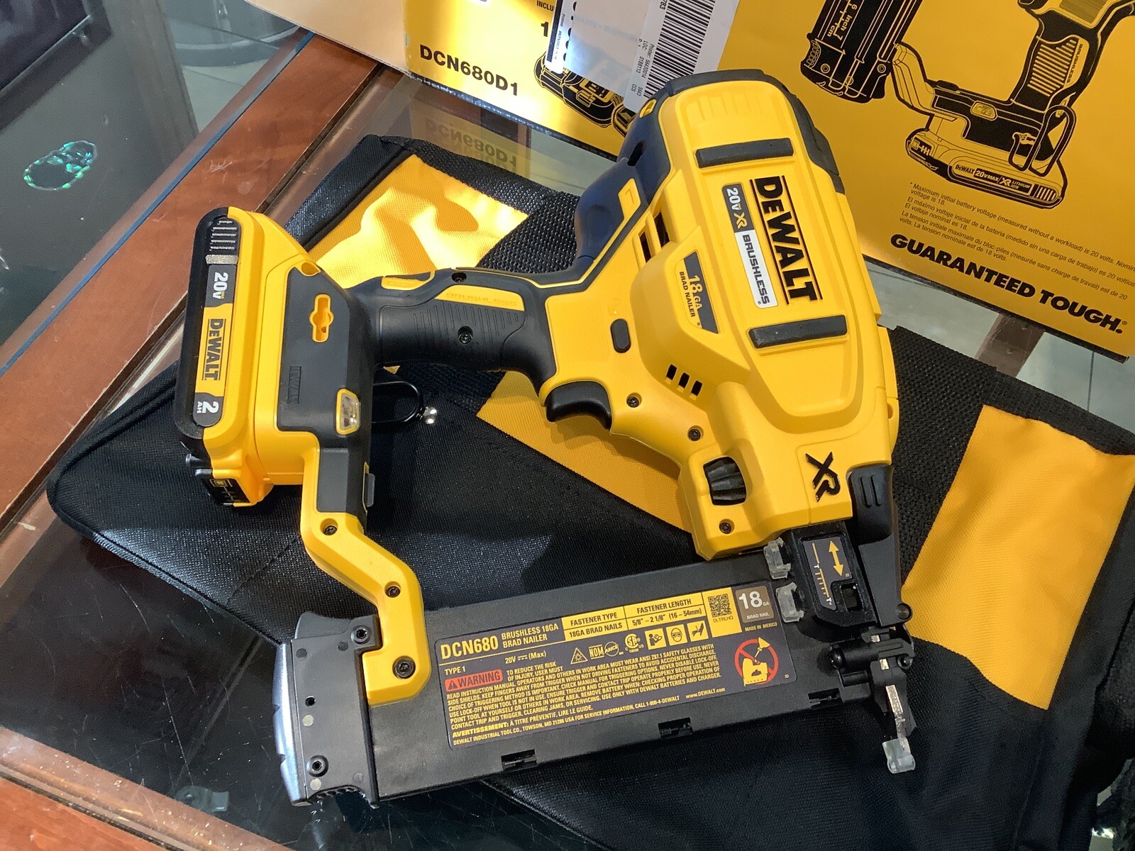 DEWALT DCN680D1 20V MAX XR 18 GA Brad Nailer Kit 1073553 ARL