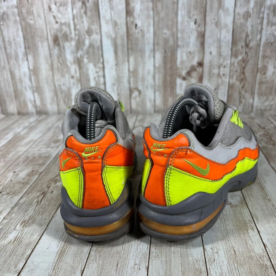 Nike Air Max 95 Tenis Neón Naranja Voltio Gris Atlético Niños 7 Mujeres 8.5 Foto 3 de 4