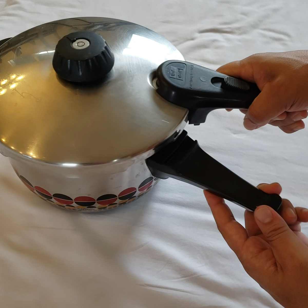 Fissler 圧力鍋 101 ドイツ製 18-10ステンレス Fissler Vitavit Stainless 18-10 HDI Pressure Cooker Solar Dot West