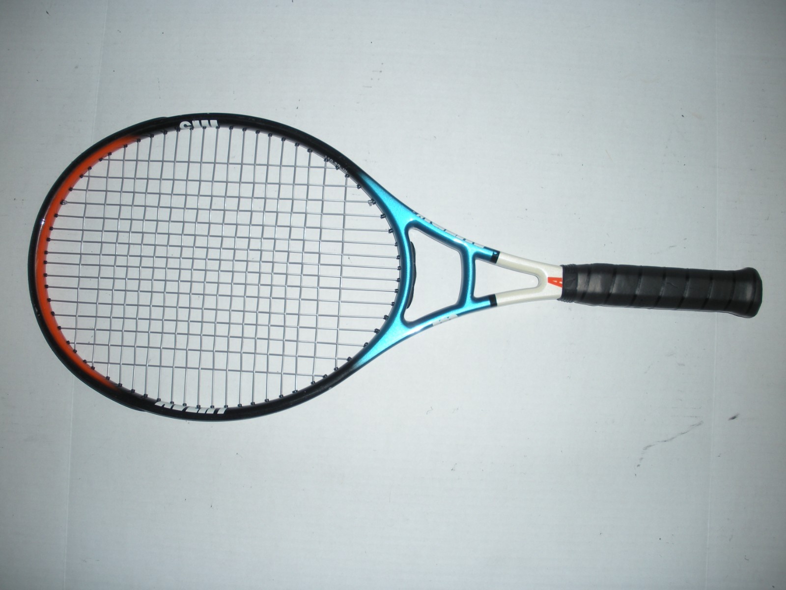 AVERY M5 OS 110 TENNIS RACQUET 4 5/8 (NEW STRINGS)