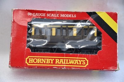 Hornby R213 G.W.R. 4 Rad Reisebus Schokolade und Gold Spurweite OO verpackt 