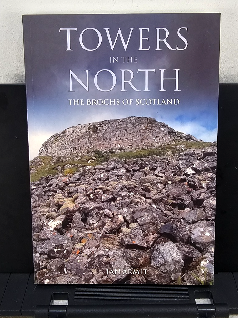 Towers in the North: The Brochs of Scotland by Ian Armit