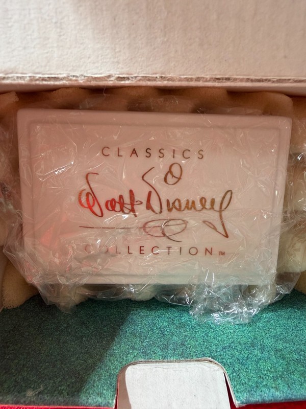 Walt Disney Classic Collection Porcelain Dealer Plaque