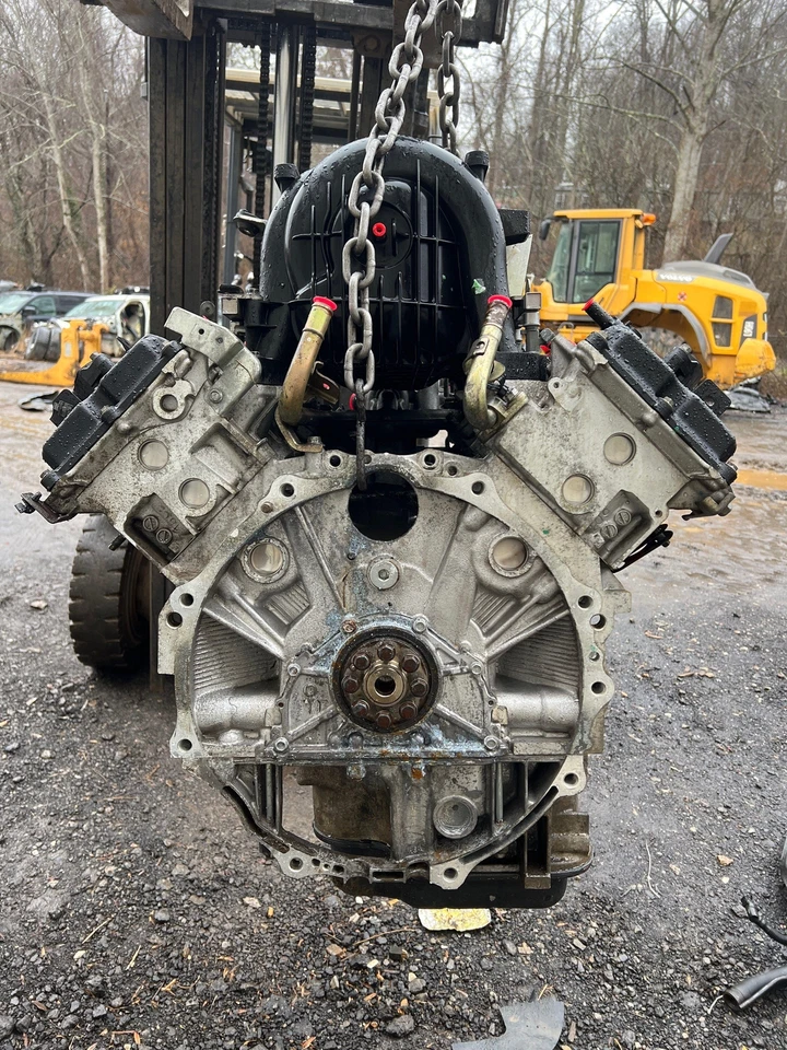 2010 - 2015 Nissan Titan 5.6L Flex Fuel Engine Assembly OEM 10102ZV00B - Image 3 of 4