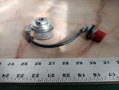 KUBLER INCREMENTAL ENCODER 8.5820M.0R30.0256.0002 BAU2555662 - NEW