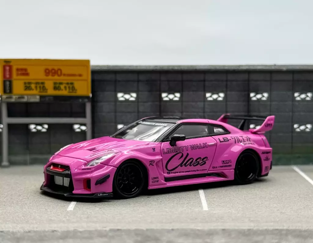 CM 1:64 JDM Pink LBWK GTR R35 35GT-RR Sports Model Diecast CM 1:64 JDM Pink LBWK GTR R35 35GT-RR Sports Model Diecast