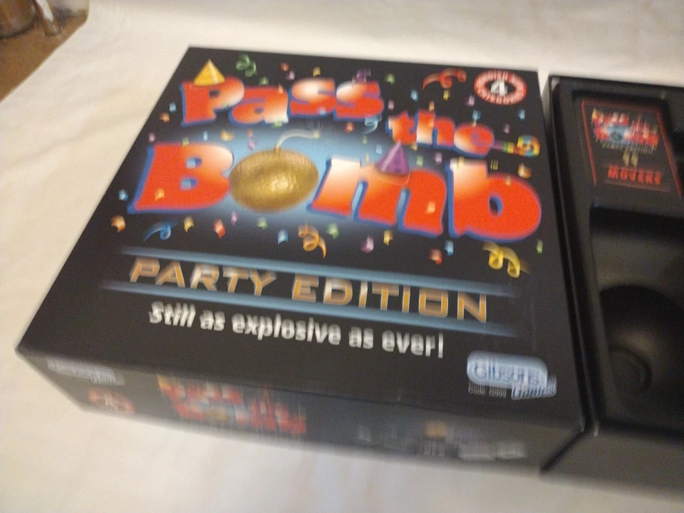 Pass The Bomb Party Edition - Gibsons WITH REPLACEMENT BOMB READ DESCRIPTION - Image 3 of 4