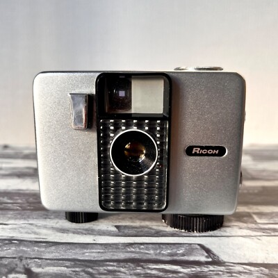 Ricoh AUTO HALF フィルムカメラ フイルムカメラ】ゼンマイ仕掛けでフイルム巻き上げ自動のカメラ